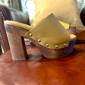 Schutz platform tan leather studded women's shoes 8 1/2